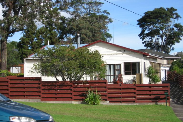 Photo of property in 3 Wharf Road, Te Atatu Peninsula, Auckland, 0610