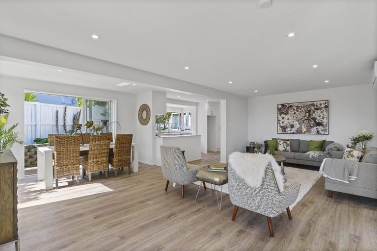 Photo of property in 16 Paisley Street, Mellons Bay, Auckland, 2014