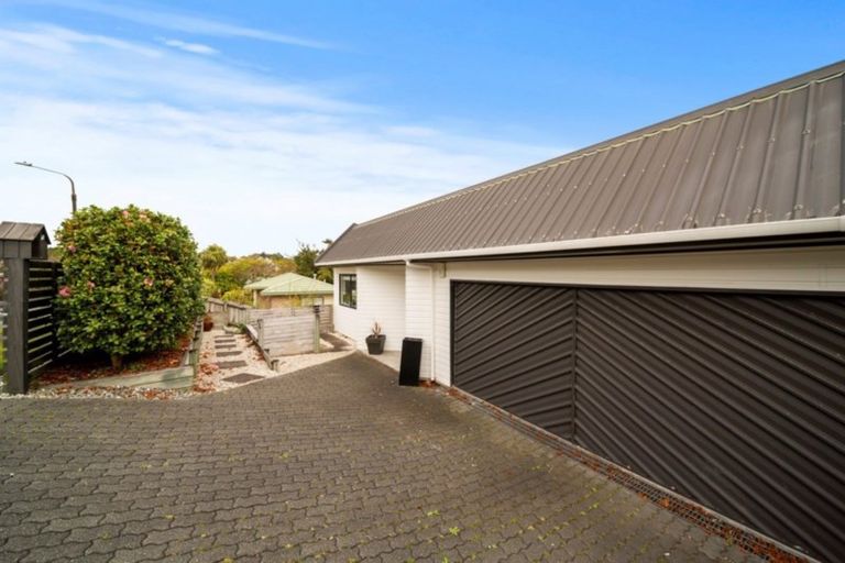 Photo of property in 97 Heta Road, Highlands Park, New Plymouth, 4312