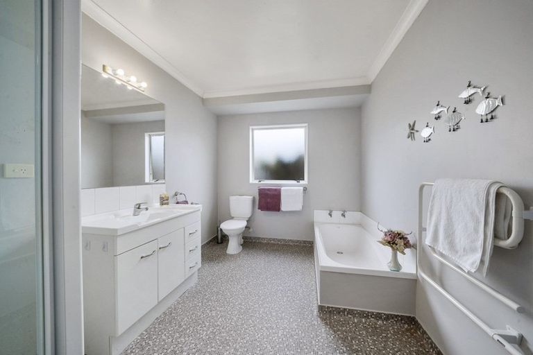 Photo of property in 64b Te Manuao Road, Otaki, 5512