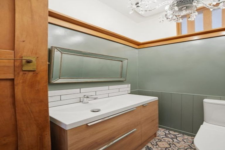 Photo of property in 12 Cashmere Road, Cashmere, Christchurch, 8022