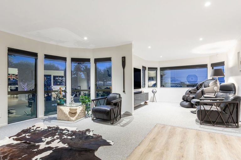 Photo of property in 8 Glengavel Grove, Papakowhai, Porirua, 5024