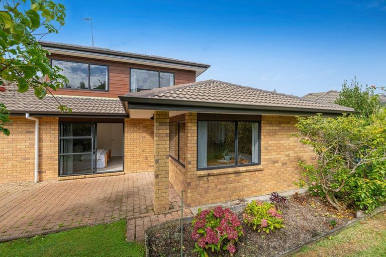 Photo of property in 9 Thornbill Rise, Unsworth Heights, Auckland, 0632