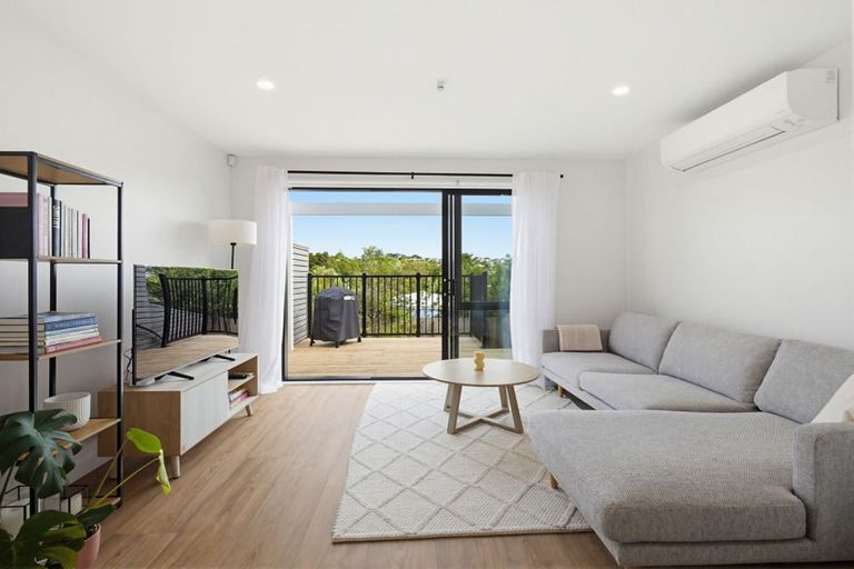 Photo of property in 2/15 Tilden Avenue, Hillcrest, Auckland, 0627