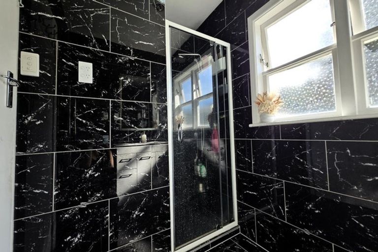 Photo of property in 195 Stokes Valley Road, Stokes Valley, Lower Hutt, 5019