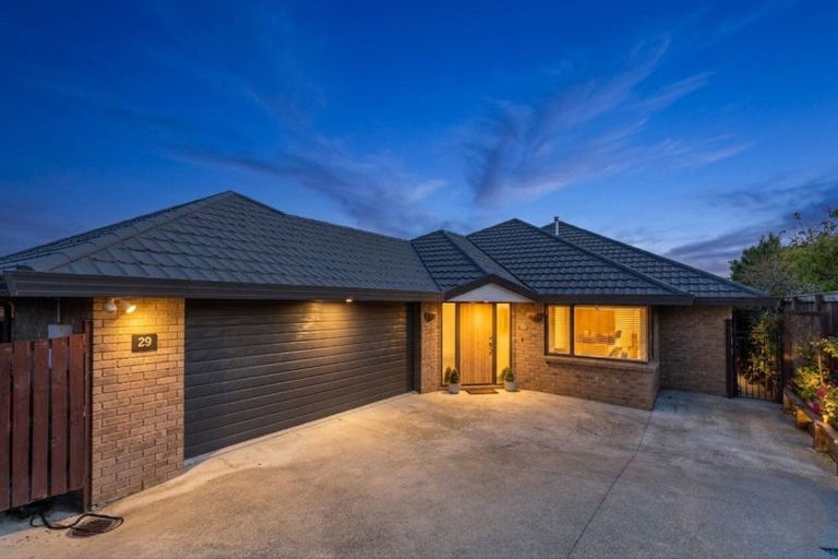 Photo of property in 29 Johnstone Drive, Fitzherbert, Palmerston North, 4410