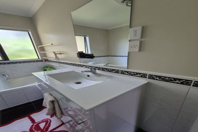 Photo of property in 10 Ali Place, Ranui, Auckland, 0612