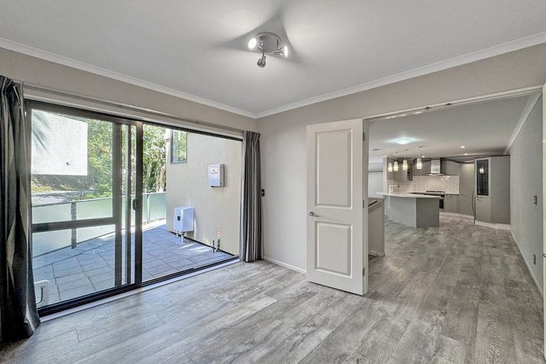 Photo of property in 5 Bank Road, Northland, Wellington, 6012