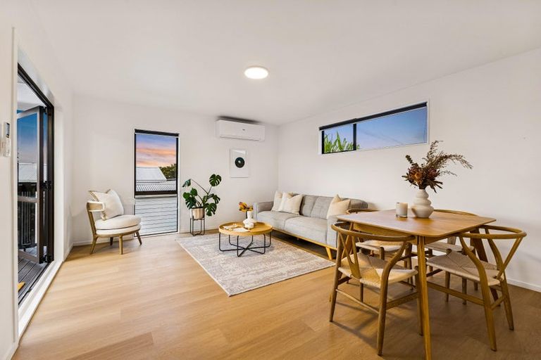 Photo of property in 2/4 Myna Place, Weymouth, Auckland, 2103