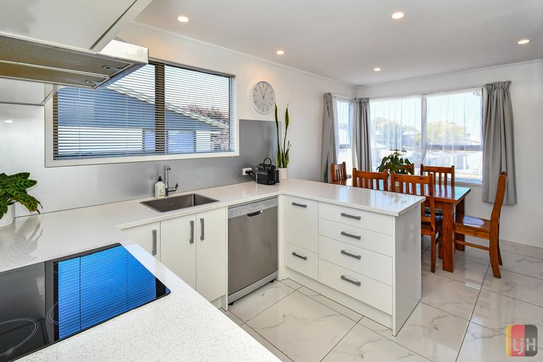 Photo of property in 1/147 Carnoustie Drive, Wattle Downs, Auckland, 2103