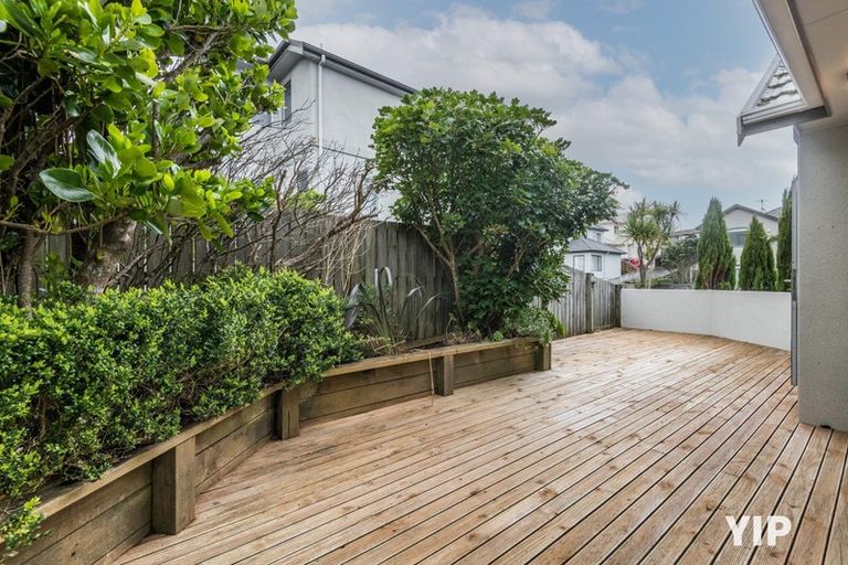 Photo of property in 75 Dress Circle, Newlands, Wellington, 6037