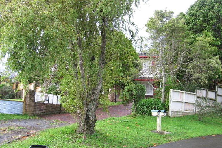 Photo of property in 5 Diosma Place, Botany Downs, Auckland, 2010