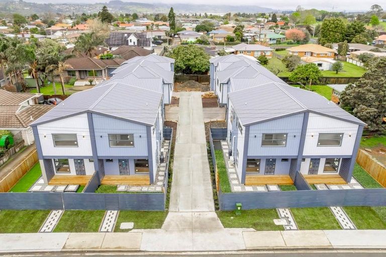 Photo of property in 2/43 Clevedon Road, Papakura, 2110