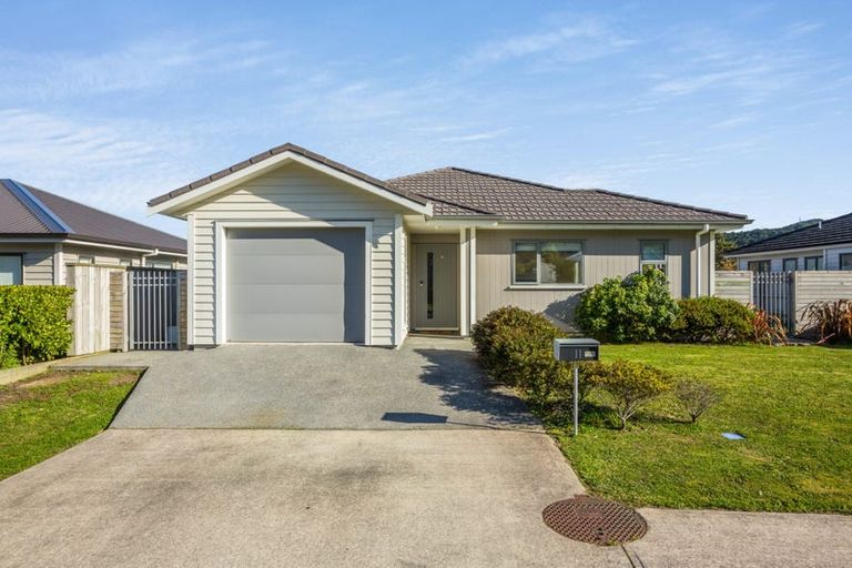 Photo of property in 11 Henrietta Maxwell Grove, Wainuiomata, Lower Hutt, 5014