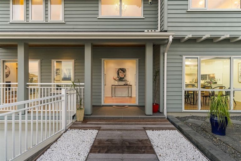 Photo of property in 26 Seaview Road, Castor Bay, Auckland, 0620