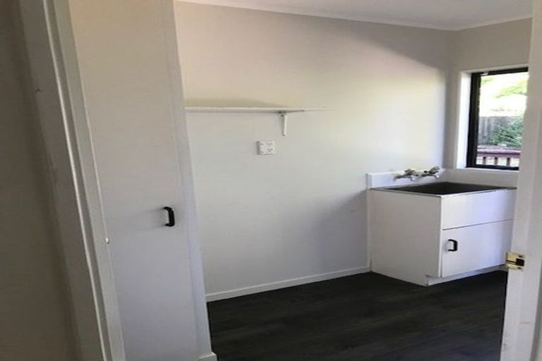 Photo of property in 5 San Bernadino Drive, Henderson, Auckland, 0612