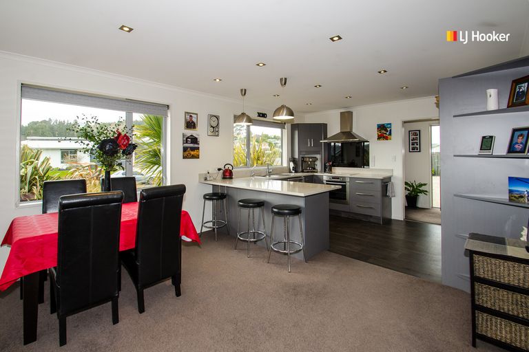 Photo of property in 28 Severn Street, Green Island, Dunedin, 9018