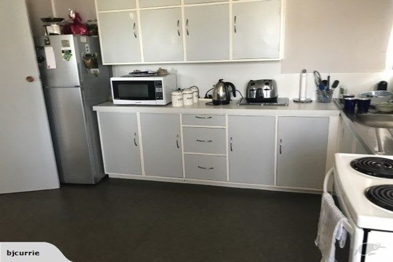 Photo of property in 37 Monowai Place, Westbrook, Palmerston North, 4412