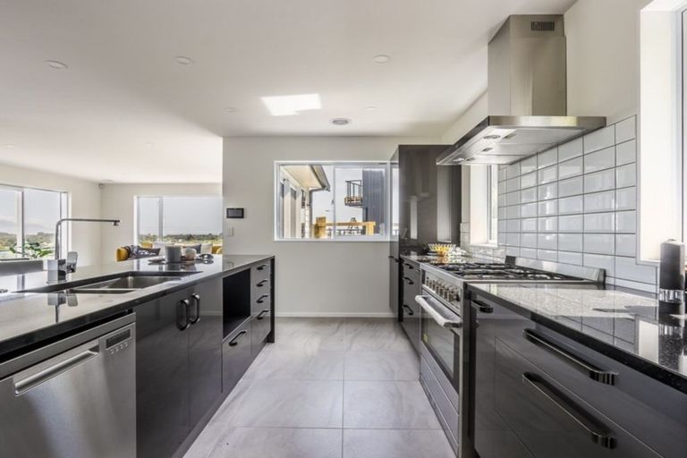 Photo of property in 103 Kakariki Grove, Waikanae, 5036