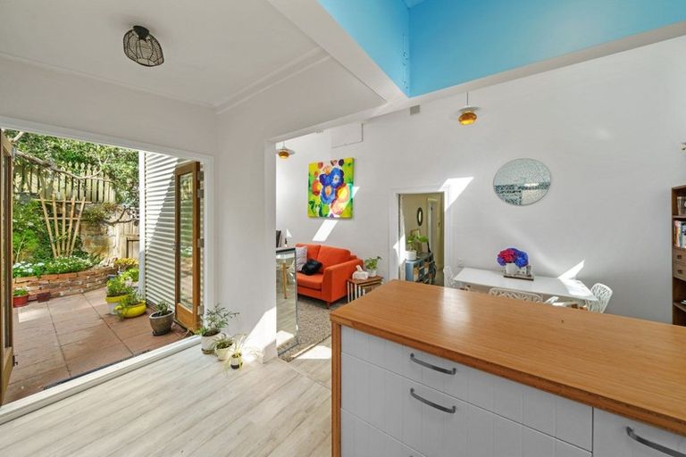 Photo of property in 11 Holloway Road, Aro Valley, Wellington, 6021