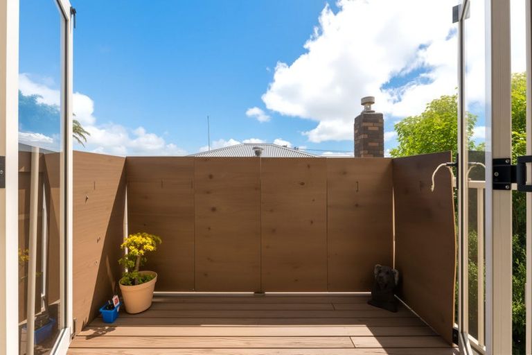 Photo of property in 3/4 Keeling Road, Henderson, Auckland, 0612