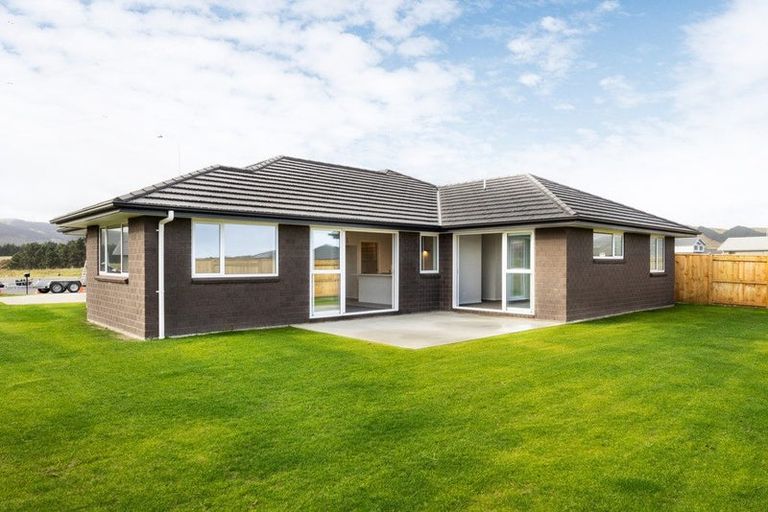 Photo of property in 55 Atlantic Drive, Fitzherbert, Palmerston North, 4410