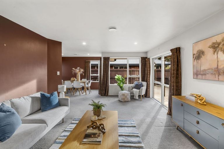 Photo of property in 33 Daniels Road, Redwood, Christchurch, 8051