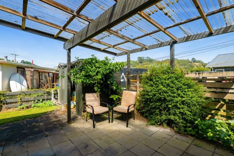 Photo of property in 2 Hills Road, Tongaporutu, Urenui, 4378