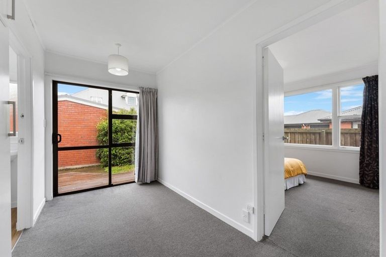 Photo of property in 99 Avonhead Road, Avonhead, Christchurch, 8042