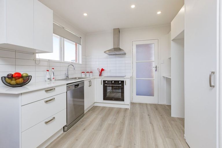 Photo of property in 2/26 Kirton Crescent, Manurewa, Auckland, 2102