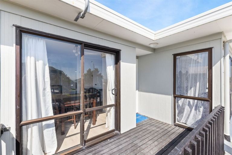 Photo of property in 132 Finlayson Avenue, Clendon Park, Auckland, 2103