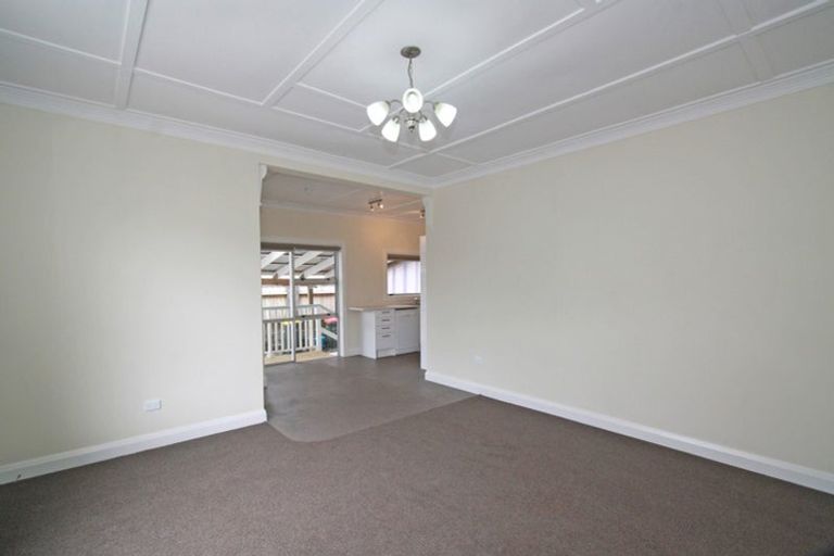 Photo of property in 14 Calvert Road, Moturoa, New Plymouth, 4310
