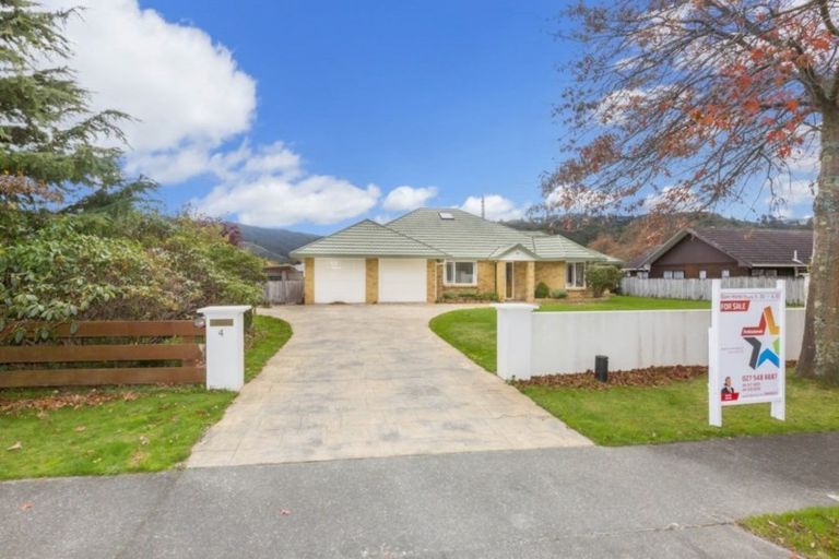 Photo of property in 4 Emerald Hill Drive, Birchville, Upper Hutt, 5018