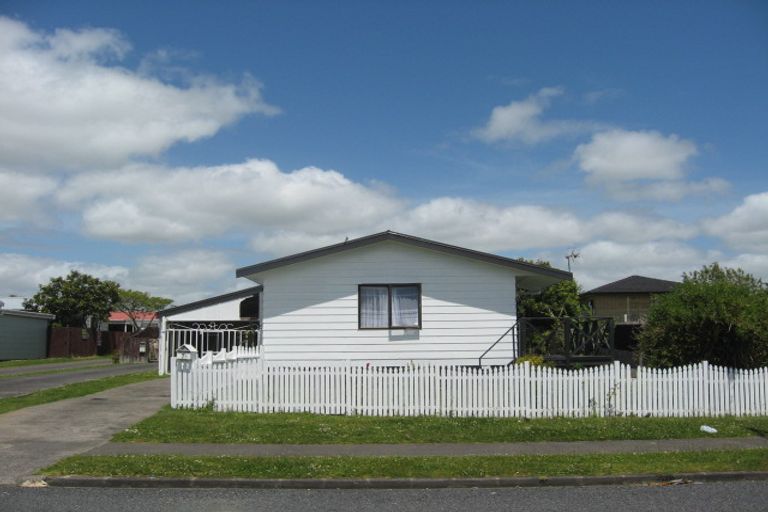 Photo of property in 2/7 Maplesden Drive, Clendon Park, Auckland, 2103