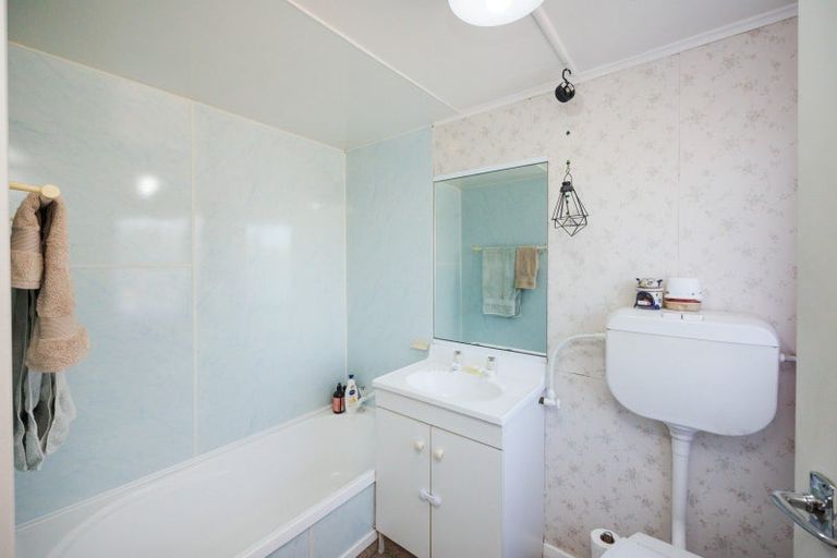 Photo of property in 11 Brightwater Terrace, Terrace End, Palmerston North, 4410