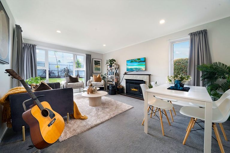 Photo of property in 23 Cornwall Street, Te Atatu South, Auckland, 0610