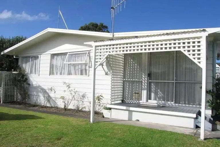 Photo of property in 20 Manaia View Road, One Tree Point, 0118