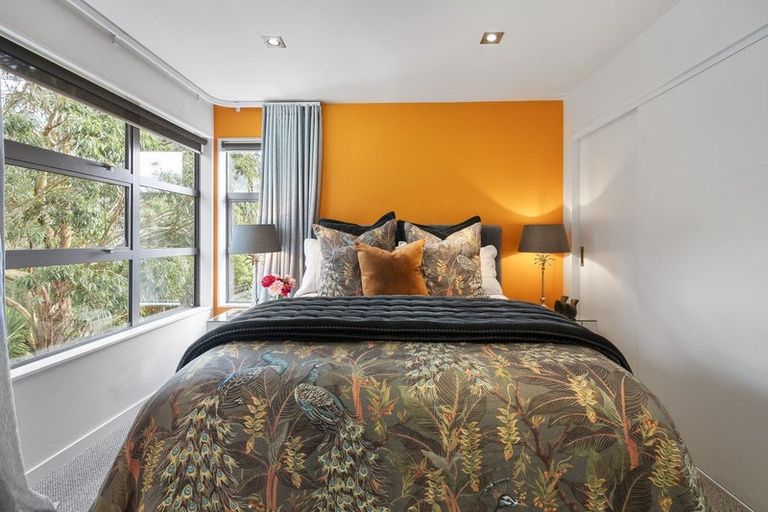 Photo of property in 42 Ruapehu Drive, Fitzherbert, Palmerston North, 4410