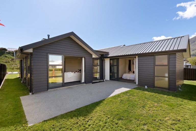 Photo of property in 33 Peterley Road, Lower Shotover, Queenstown, 9304