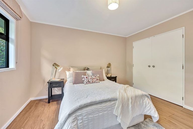 Photo of property in 11 Raphael Place, West Harbour, Auckland, 0618