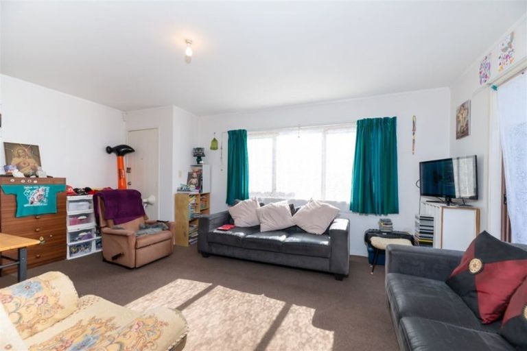 Photo of property in 2/159 Te Atatu Road, Te Atatu South, Auckland, 0610