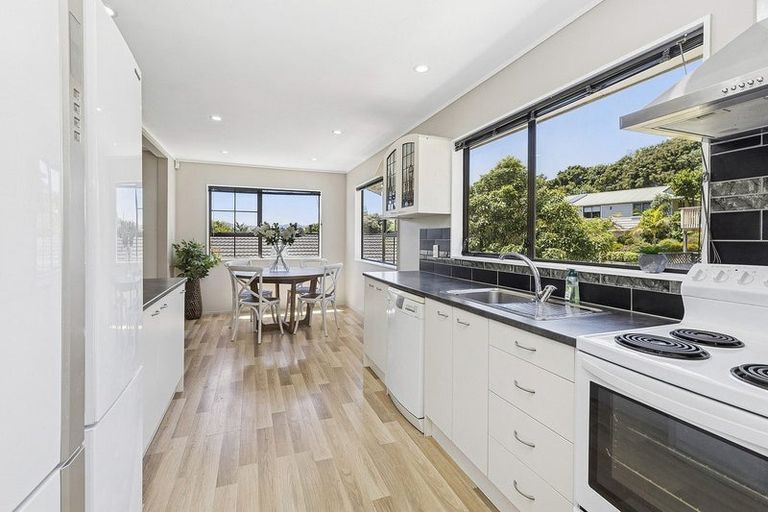 Photo of property in 45 Albatross Close, Whitby, Porirua, 5024