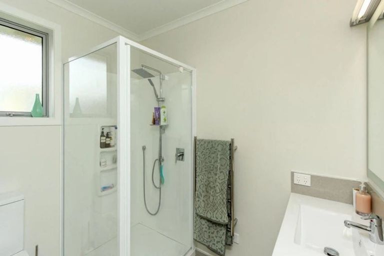 Photo of property in 2 Rayner Way, Glen Avon, New Plymouth, 4312