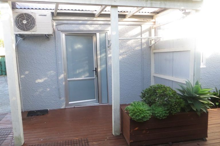 Photo of property in 8 Divich Avenue, Te Atatu South, Auckland, 0610