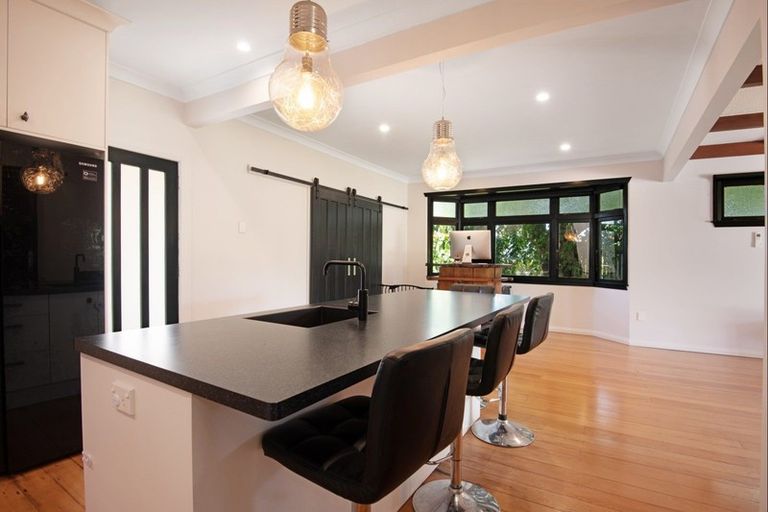 Photo of property in 1 Chamberlain Street, Feilding, 4702