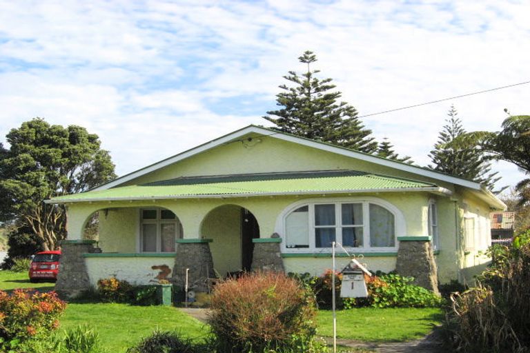 Photo of property in 1 Kings Avenue, Gonville, Whanganui, 4501