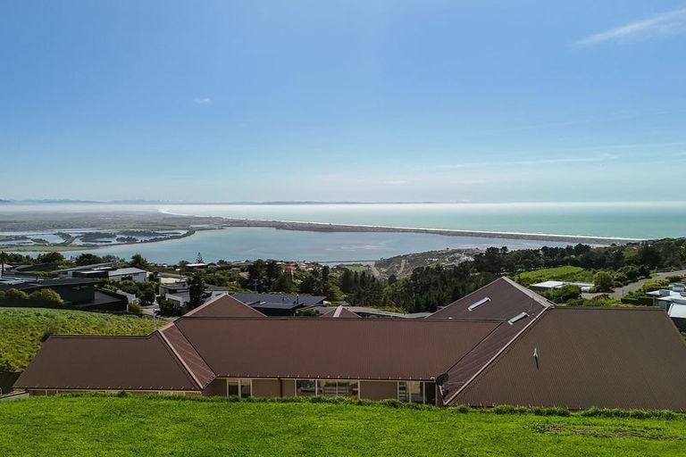 Photo of property in 4 Bluewater View, Mount Pleasant, Christchurch, 8081