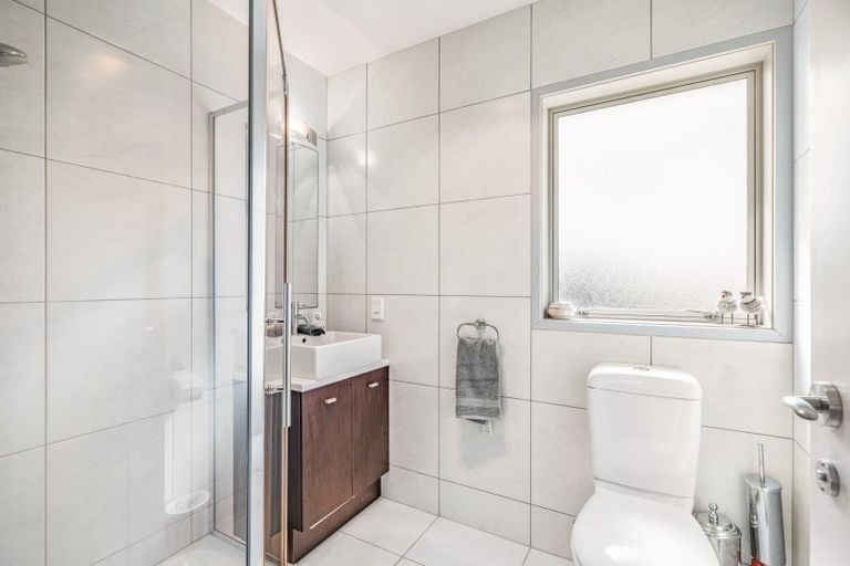 Photo of property in 36 Karoro Road, One Tree Point, 0118