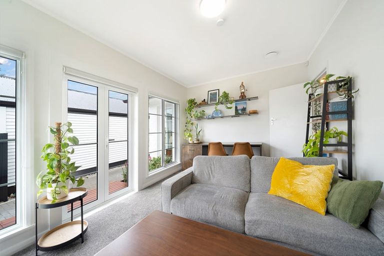 Photo of property in 54c Te Atatu Road, Te Atatu South, Auckland, 0610