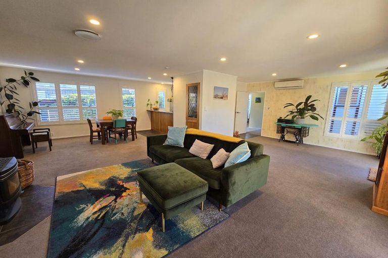 Photo of property in 1 Cedar Court, Whitby, Porirua, 5024